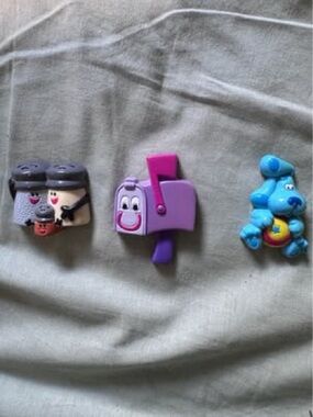 Blues Clues Character Magnet Set- Mailbox, Blue, Salt Pepper and Paprika